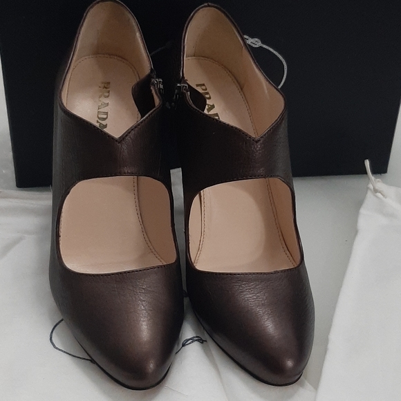 NIB Prada antique color heels/booties with cutout - Picture 2 of 12